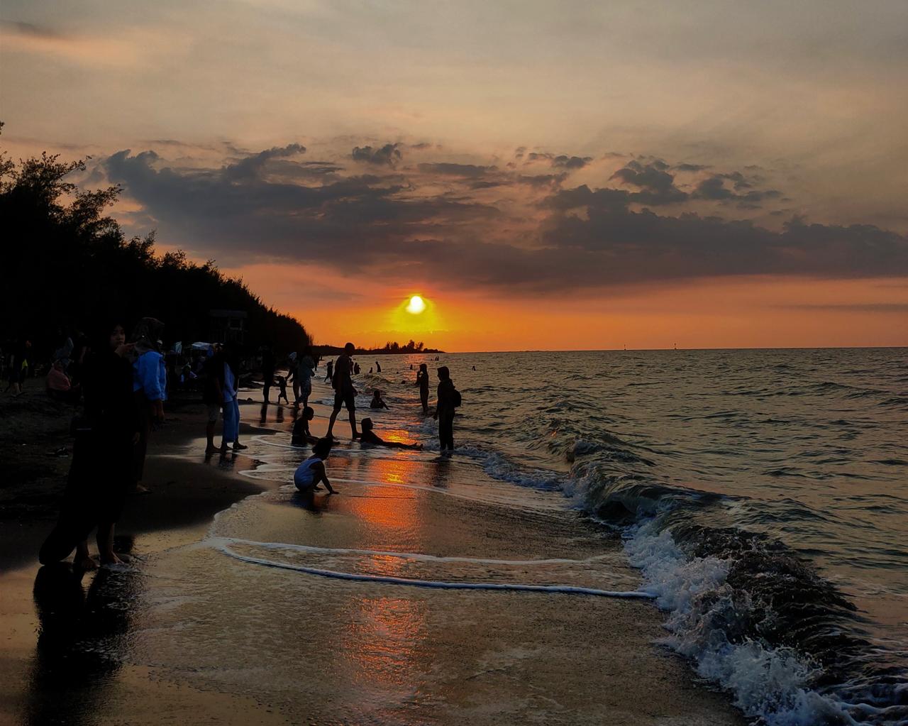 Wisata Pantai Desa Wonokerto